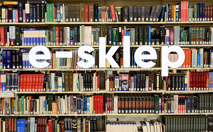 Napis e-sklep na tle półek z książkami