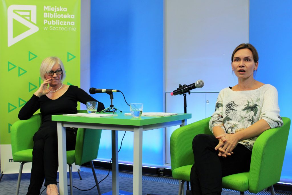 Aktorki podczas spektaklu