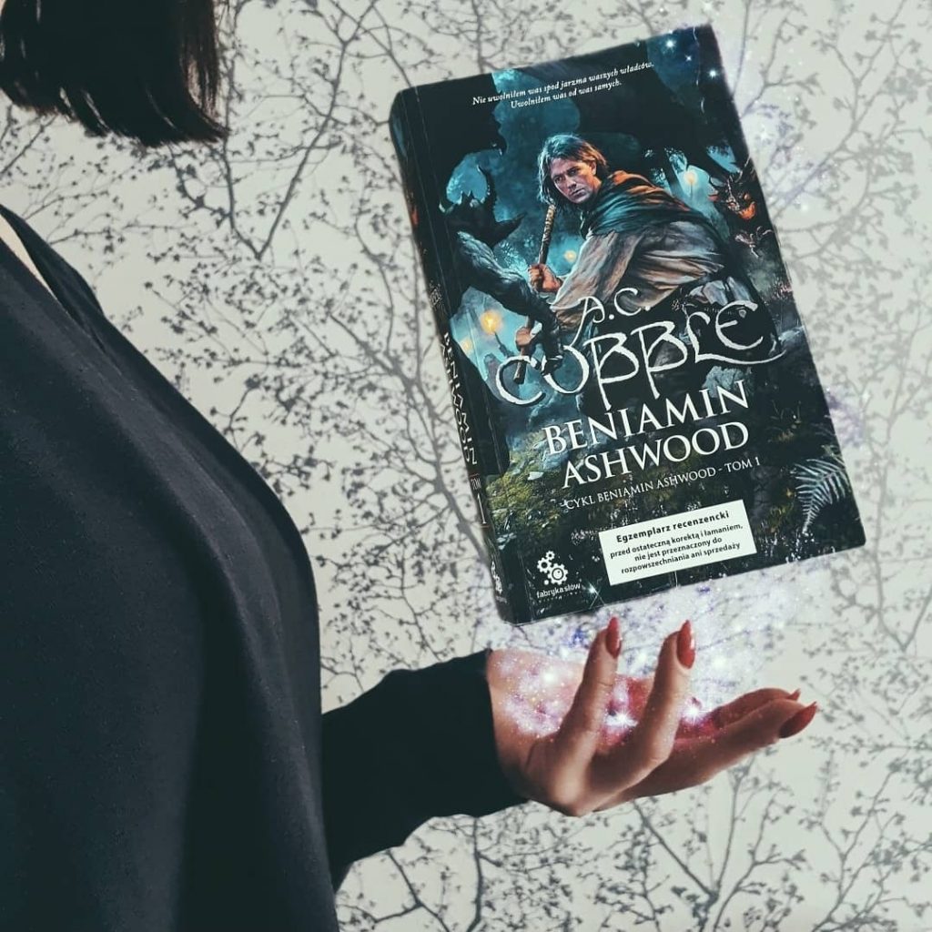 dziewczyna z książką