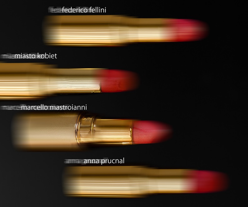 szminki na czarnym tle