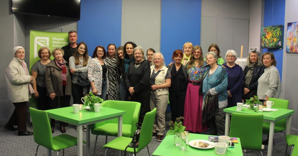 Grupowe zdjęcie po warsztatach Zuzanny Beaty Borawskiej